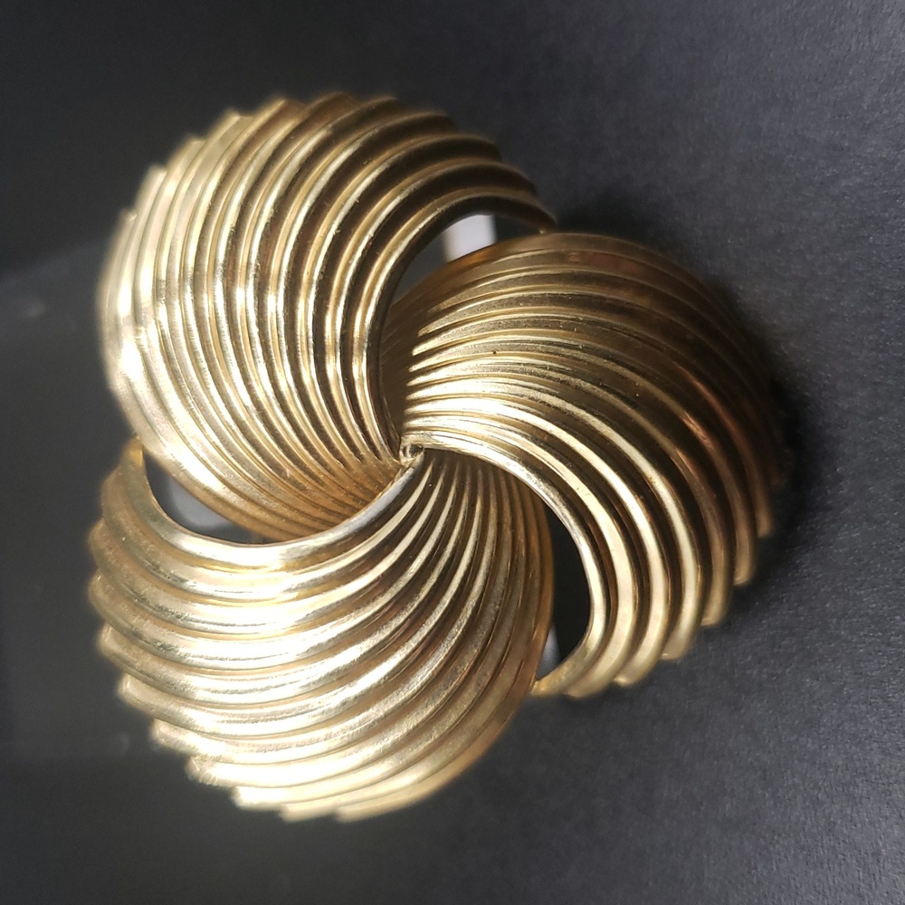 Krementz Vintage Triple Swirl Goldtone Brooch